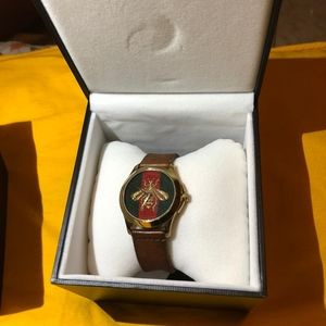 Gucci bee watch